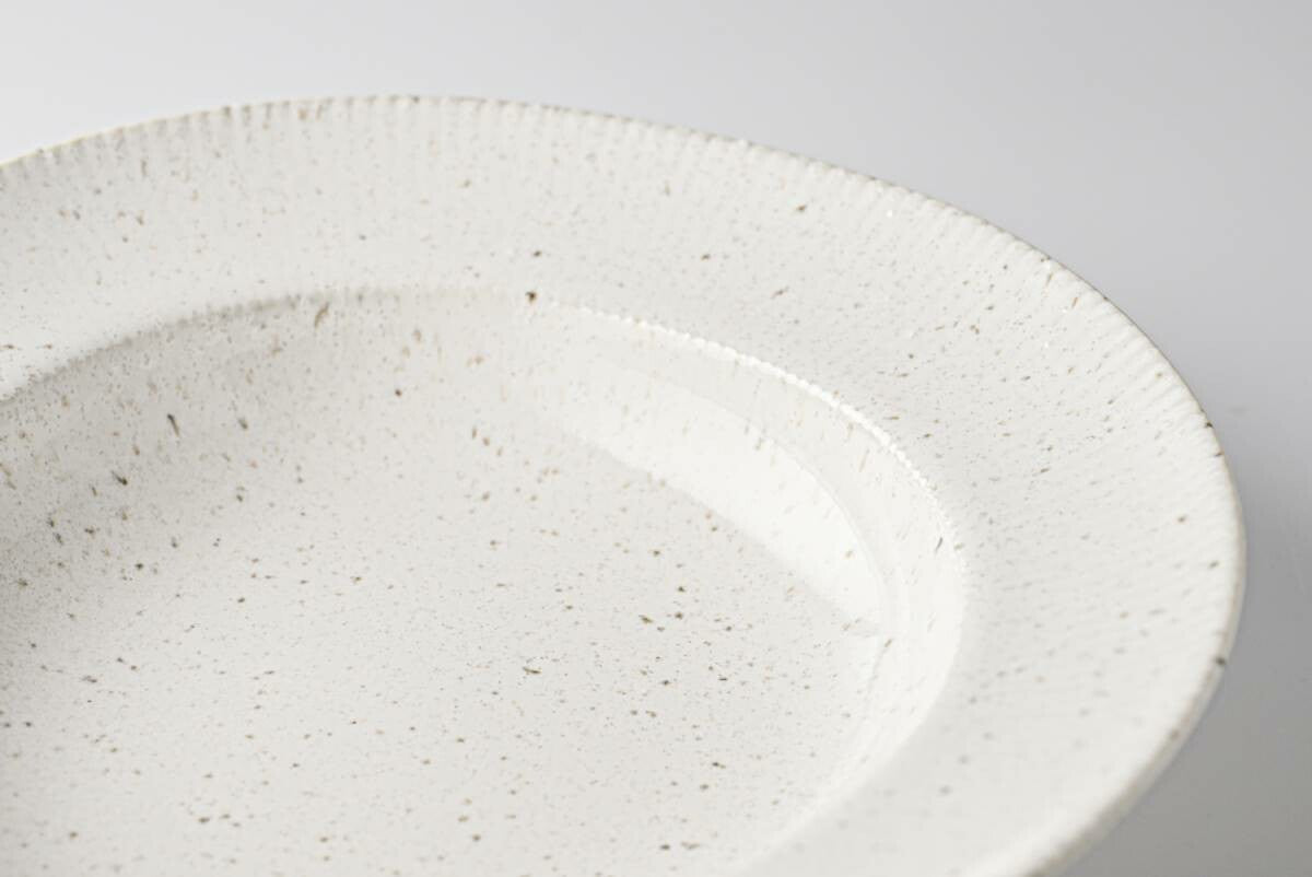 Miyama "cadre" coupe plate, white variegated glaze