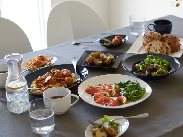 Miyama "cadre" round dinner plate, indigo blue glaze