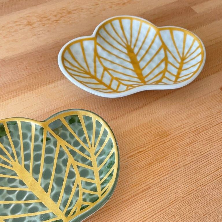 Arita ware gold pine leaf plate - Kouraku Kiln 幸楽窯
