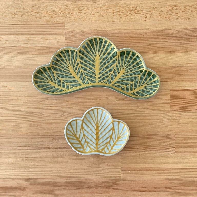 Arita ware gold pine leaf plate - Kouraku Kiln 幸楽窯