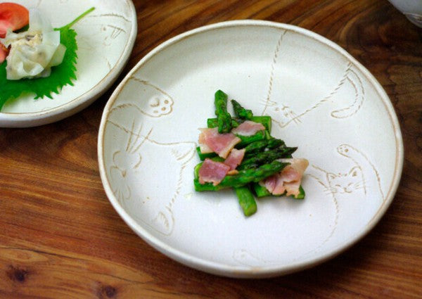 Mashiko Ware Cute Cat Round Plate, Wakasama Pottery