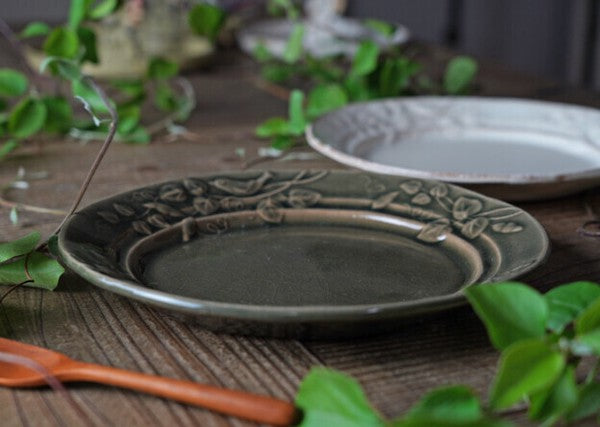 Mashiko Ware Main Plate Jack and the Beanstalk Round Plate, Wakasama Pottery (Grey)
