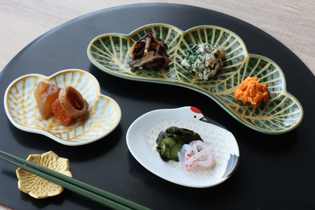 Arita ware gold pine leaf plate - Kouraku Kiln 幸楽窯