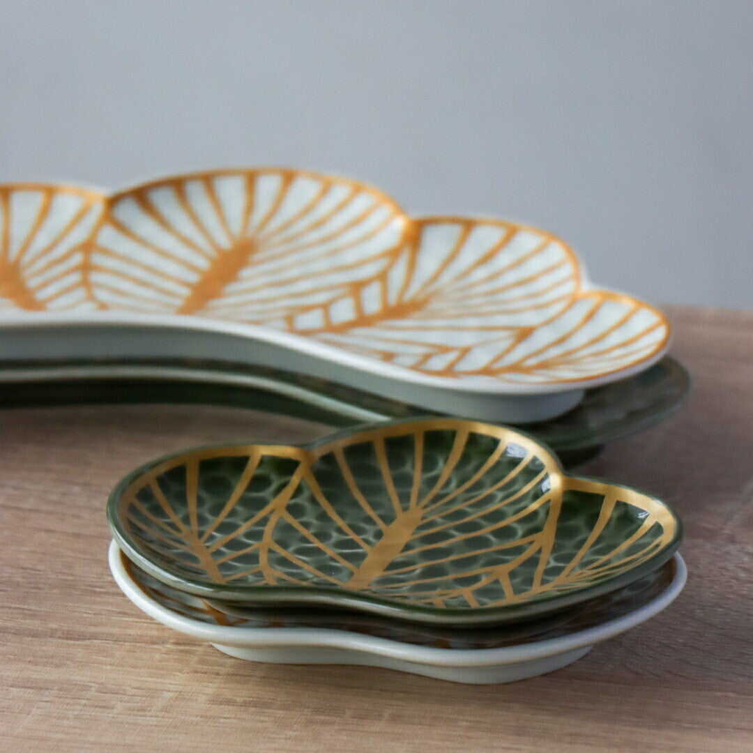 Arita ware gold pine leaf plate - Kouraku Kiln 幸楽窯
