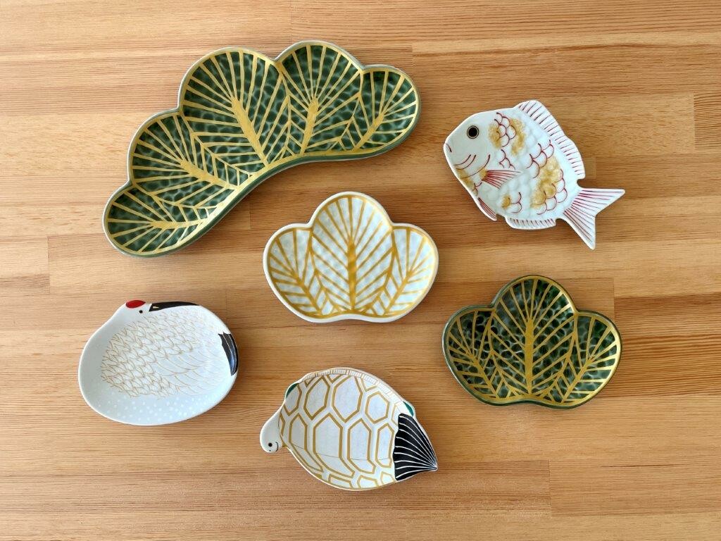 Arita ware gold pine leaf plate - Kouraku Kiln 幸楽窯