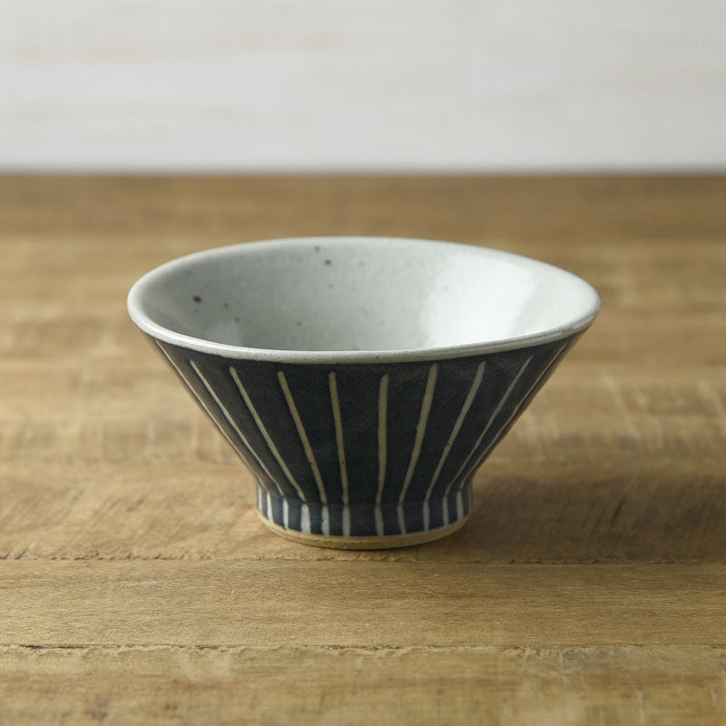 Handmade Fuji Mountain Shape and Tokusa Pattern Minoware Rice Bowl