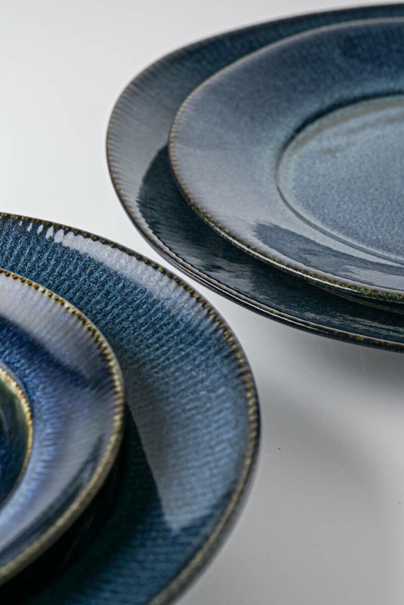 Miyama "cadre" coupe plate, indigo blue glaze