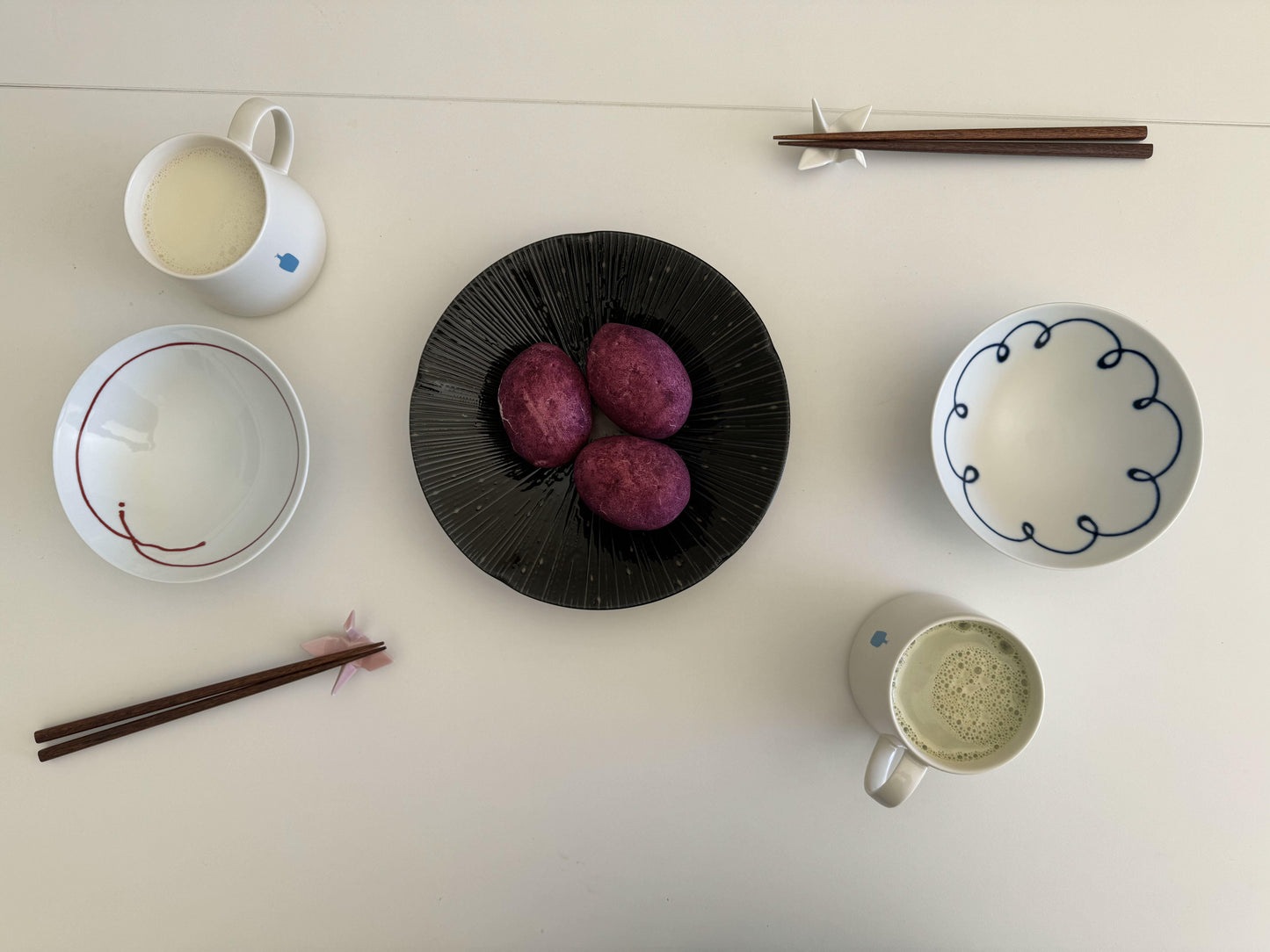 Hakusan Porcelain Flat Bowl/HIRACHAWAN 白山陶器平茶わん, Good Design Award (G Mark) in 1993 and the Long Life Design Award in 2004