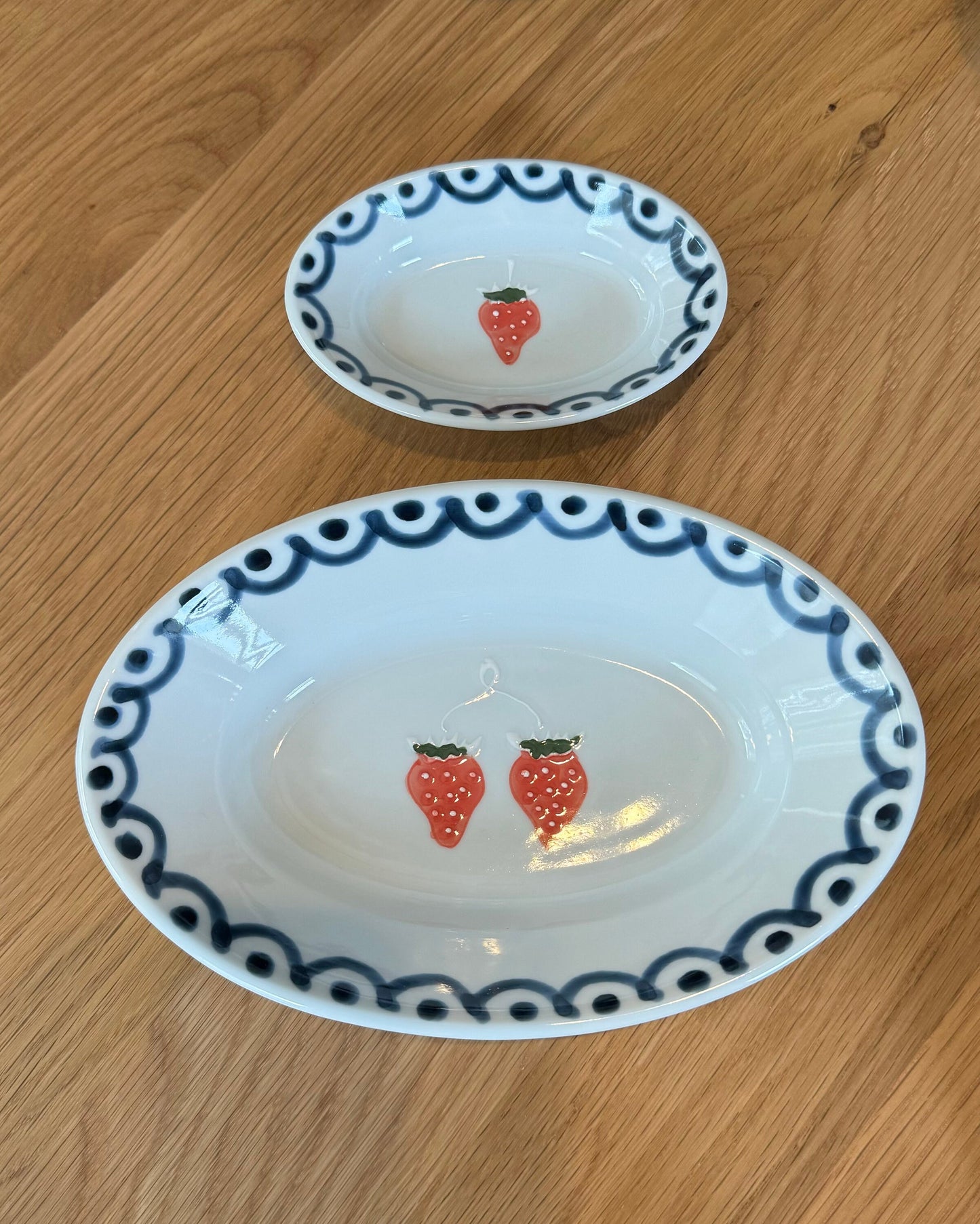 Arita Ware Strawberry Plate by TOKUSHICHI KILN 徳永製陶所 徳七窯