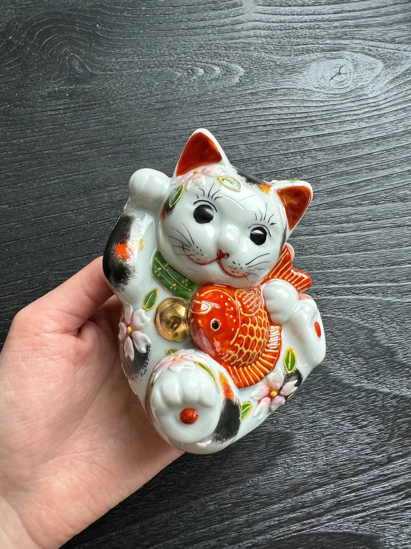Choho Kiln Tabby Kutani Lucky Cat (with Sea Bream)