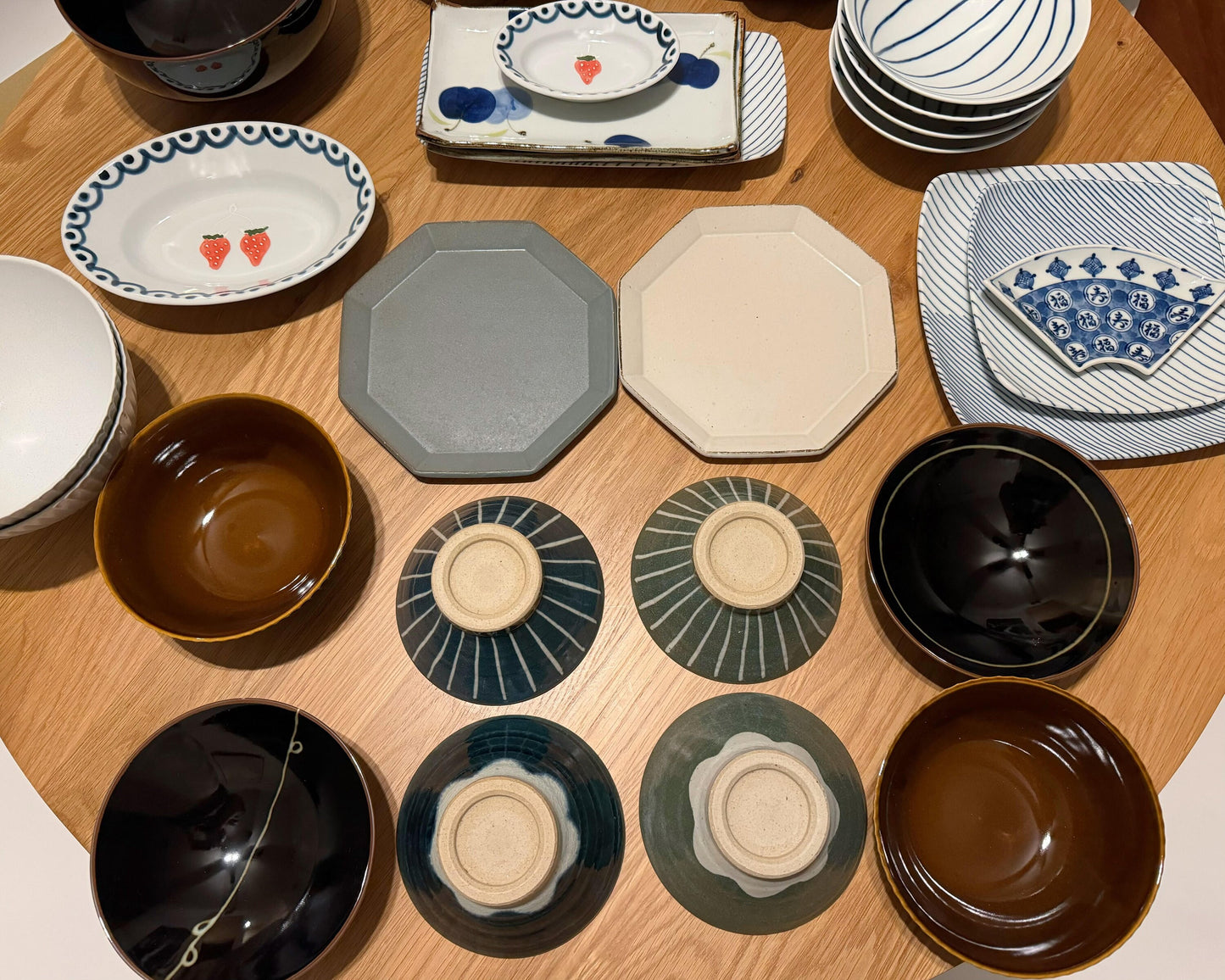 Arita Ware Strawberry Plate by TOKUSHICHI KILN 徳永製陶所 徳七窯