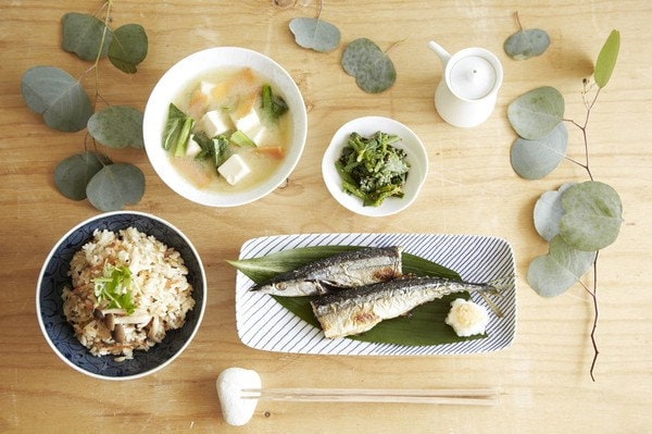 Hakusan Porcelain Square Plate with Overlapping Stripes