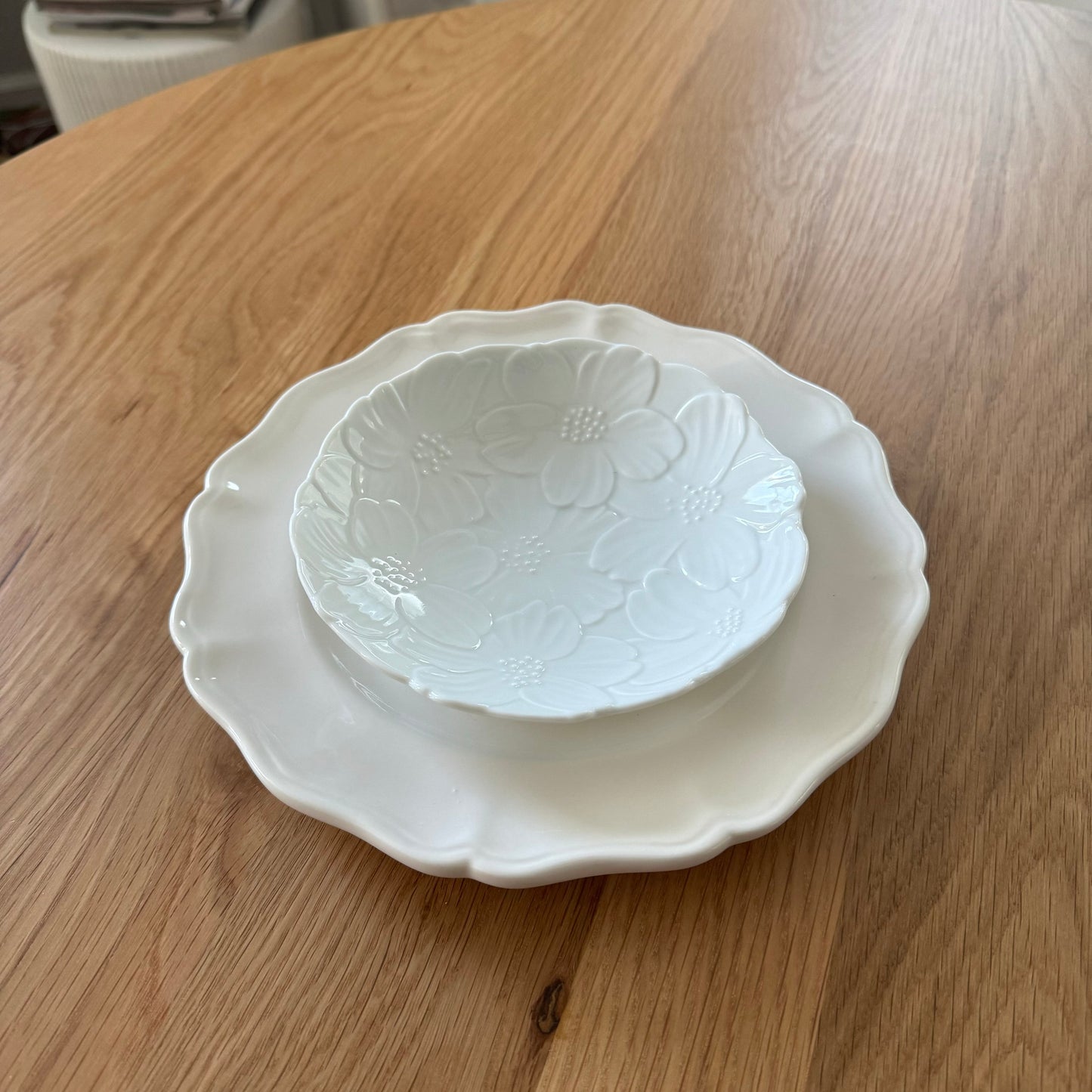 Bloom Flower Embossed White Porcelain Deep Plate, Minoware