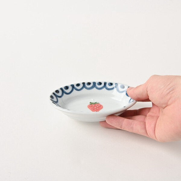 Arita Ware Strawberry Plate by TOKUSHICHI KILN 徳永製陶所 徳七窯