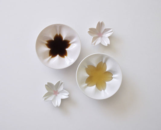 Kutaniware "hiracle" Sakura Sauce Plate and Chopstick Rest Set