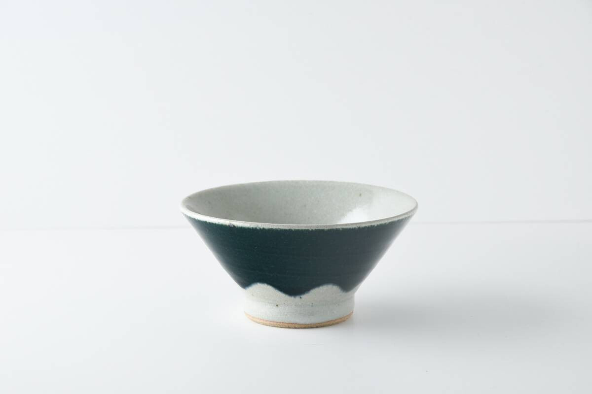 Handmade Fuji Mountain Shape and Tokusa Pattern Minoware Rice Bowl